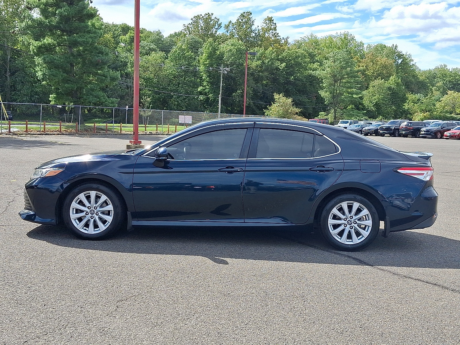 Used 2018 Toyota Camry LE w/ Convenience Package FWD image 4
