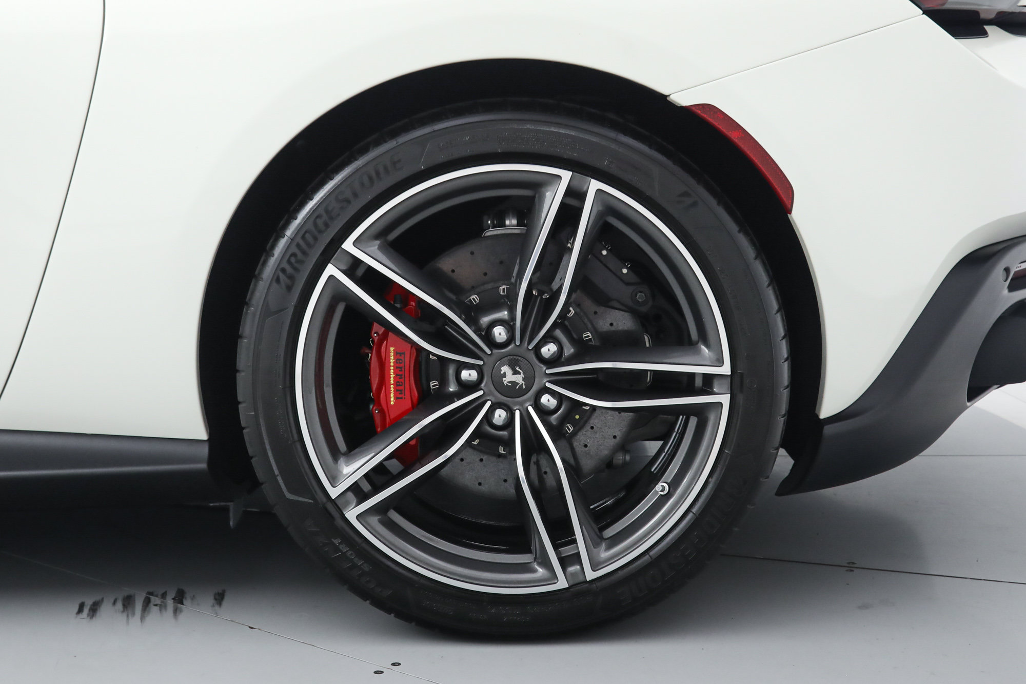 Certified 2025 Ferrari Roma Spider RWD image 45