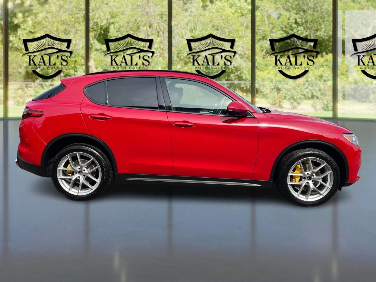 Used 2019 Alfa Romeo Stelvio Ti Sport w/ Quick Order Package 22S Sport AWD/4WD image 4