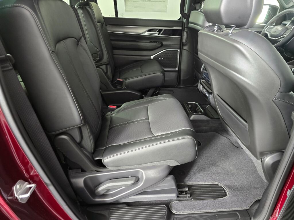 New 2025 Jeep Wagoneer L Series II w/ HD Trailer Tow Package w/25F image 28