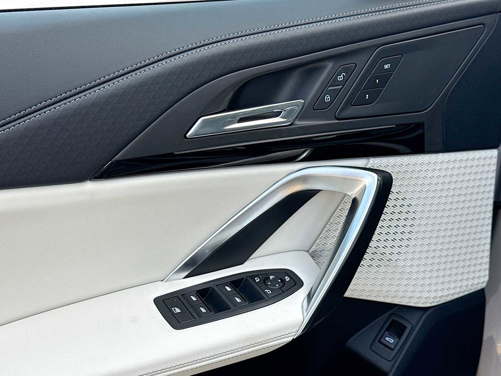 New 2026 BMW X2 xDrive28i AWD/4WD image 13