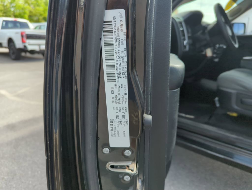 Used 2015 RAM 1500 Express RWD image 32