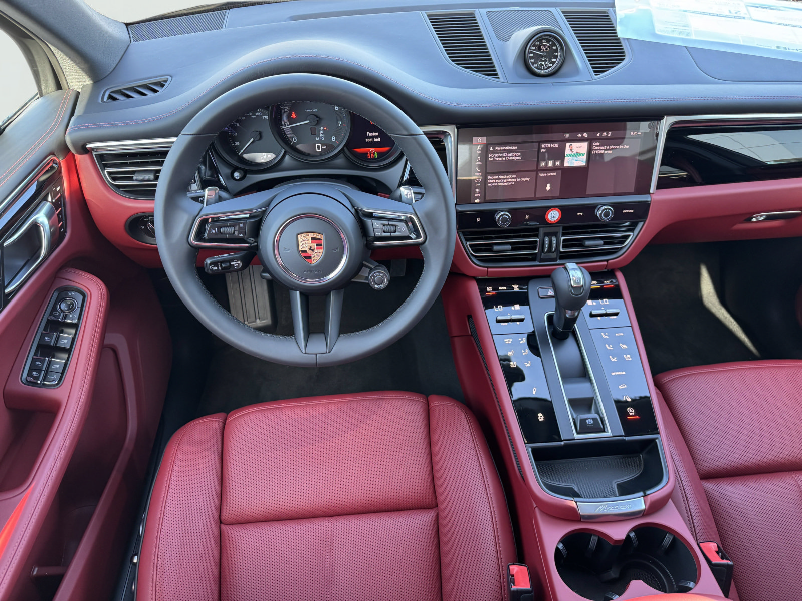 New 2025 Porsche Macan AWD/4WD image 18