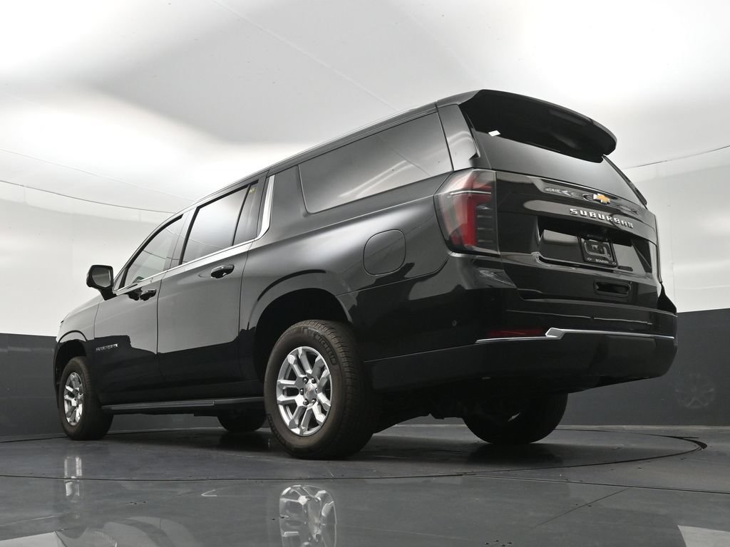 Used 2026 Chevrolet Suburban LS RWD image 25