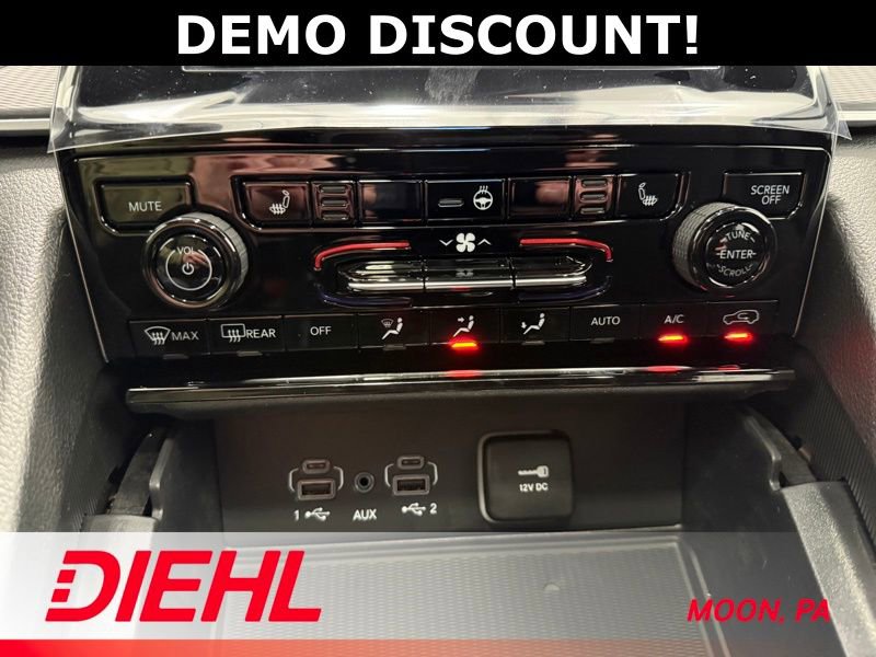 New 2025 Jeep Grand Cherokee Laredo X w/ Luxury Tech Group I AWD/4WD image 30