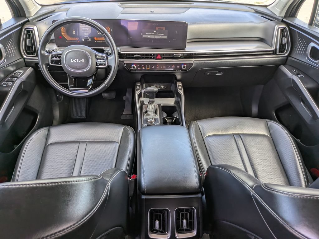 Certified 2025 Kia Sorento EX w/ Panoramic Sunroof Package FWD image 15