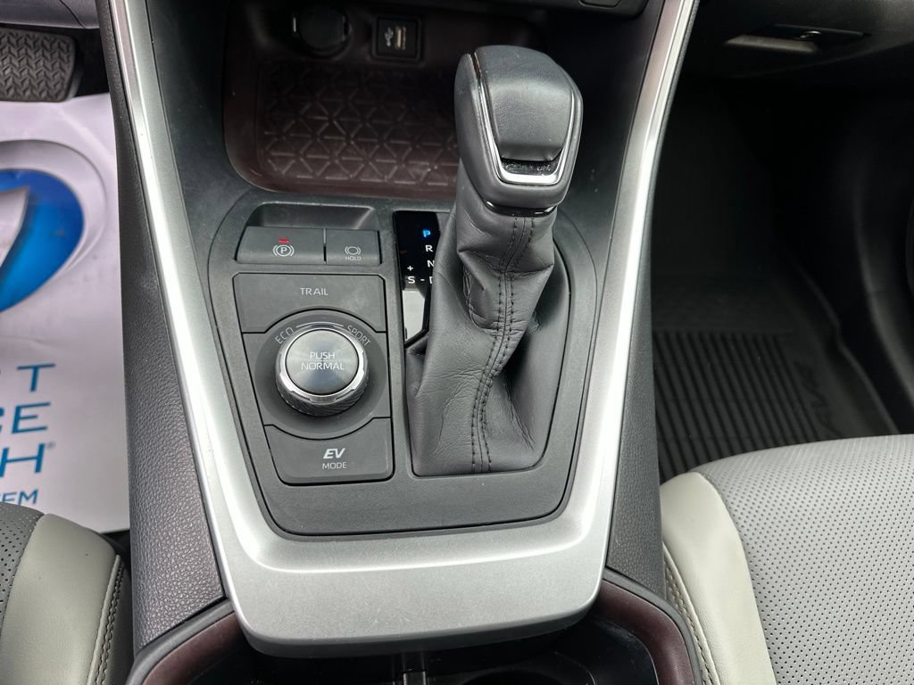 Used 2025 Toyota RAV4 Limited AWD/4WD image 26