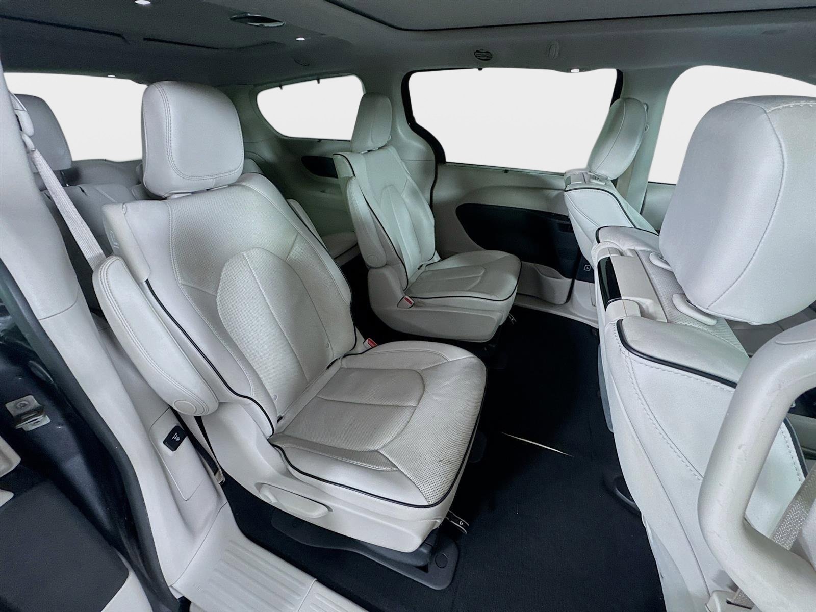 Used 2021 Chrysler Pacifica Limited w/ Uconnect Theater Family Group image 29