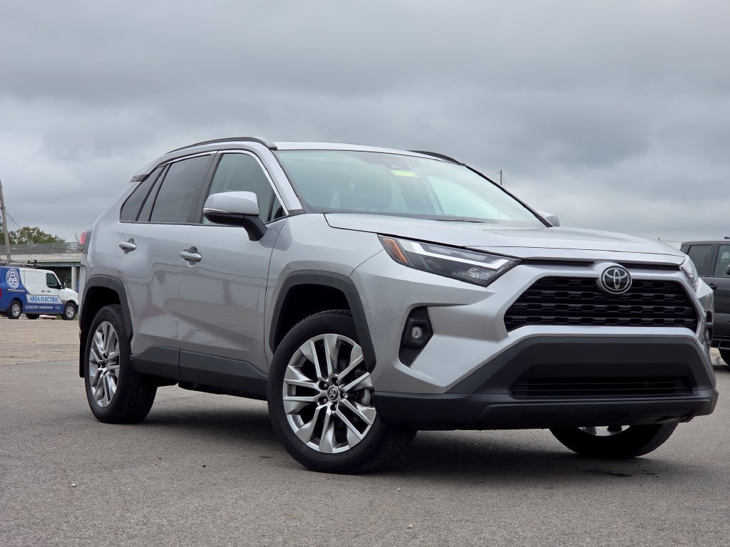 Used 2023 Toyota RAV4 XLE Premium AWD/4WD image 2