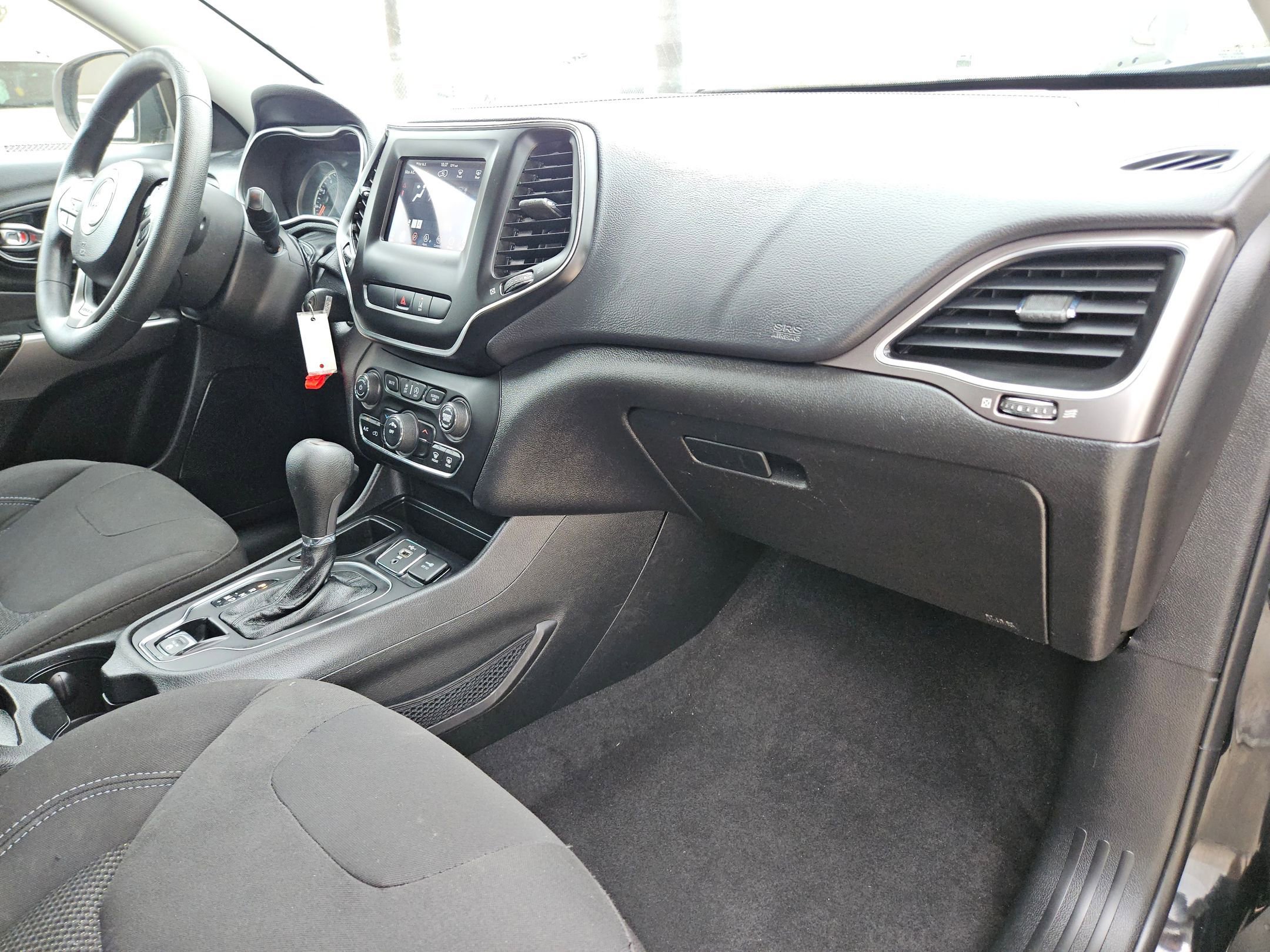 Used 2021 Jeep Cherokee Latitude w/ Mopar Interior Package image 28