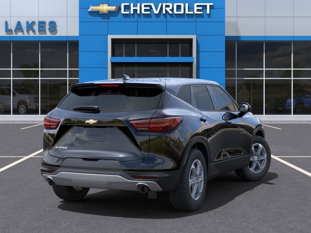 New 2025 Chevrolet Blazer LT image 4