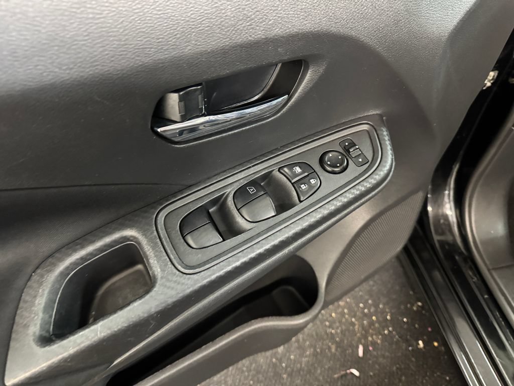 Used 2021 Nissan Versa SV FWD image 13