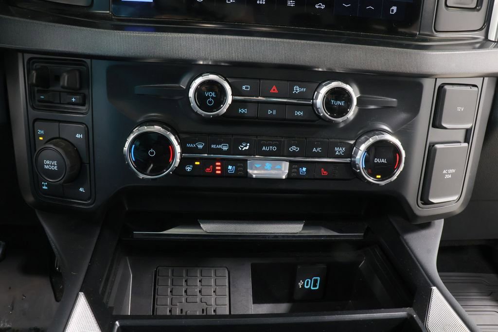 Used 2025 Ford F250 Platinum image 11