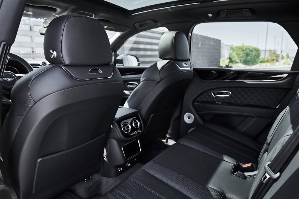 Used 2025 Bentley Bentayga AWD/4WD image 38