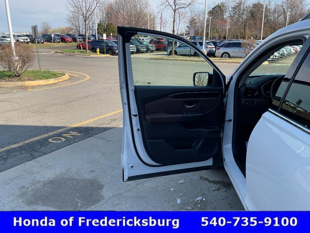 Certified 2025 Honda Pilot Elite image 16