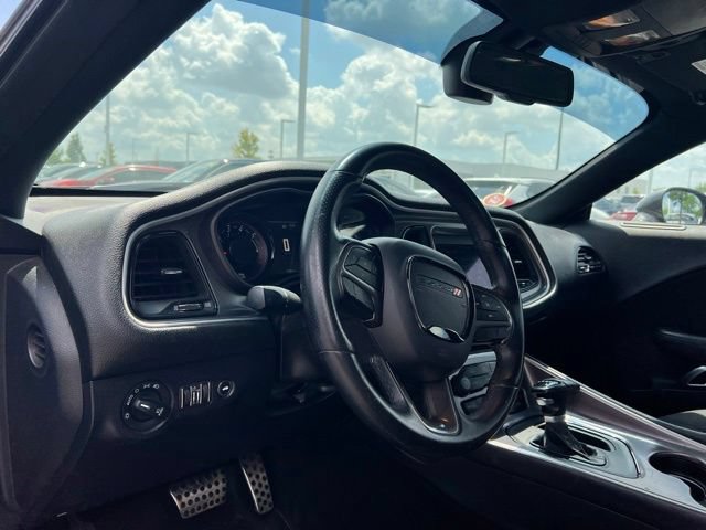 Used 2019 Dodge Challenger R/T w/ Driver Convenience Group RWD image 9