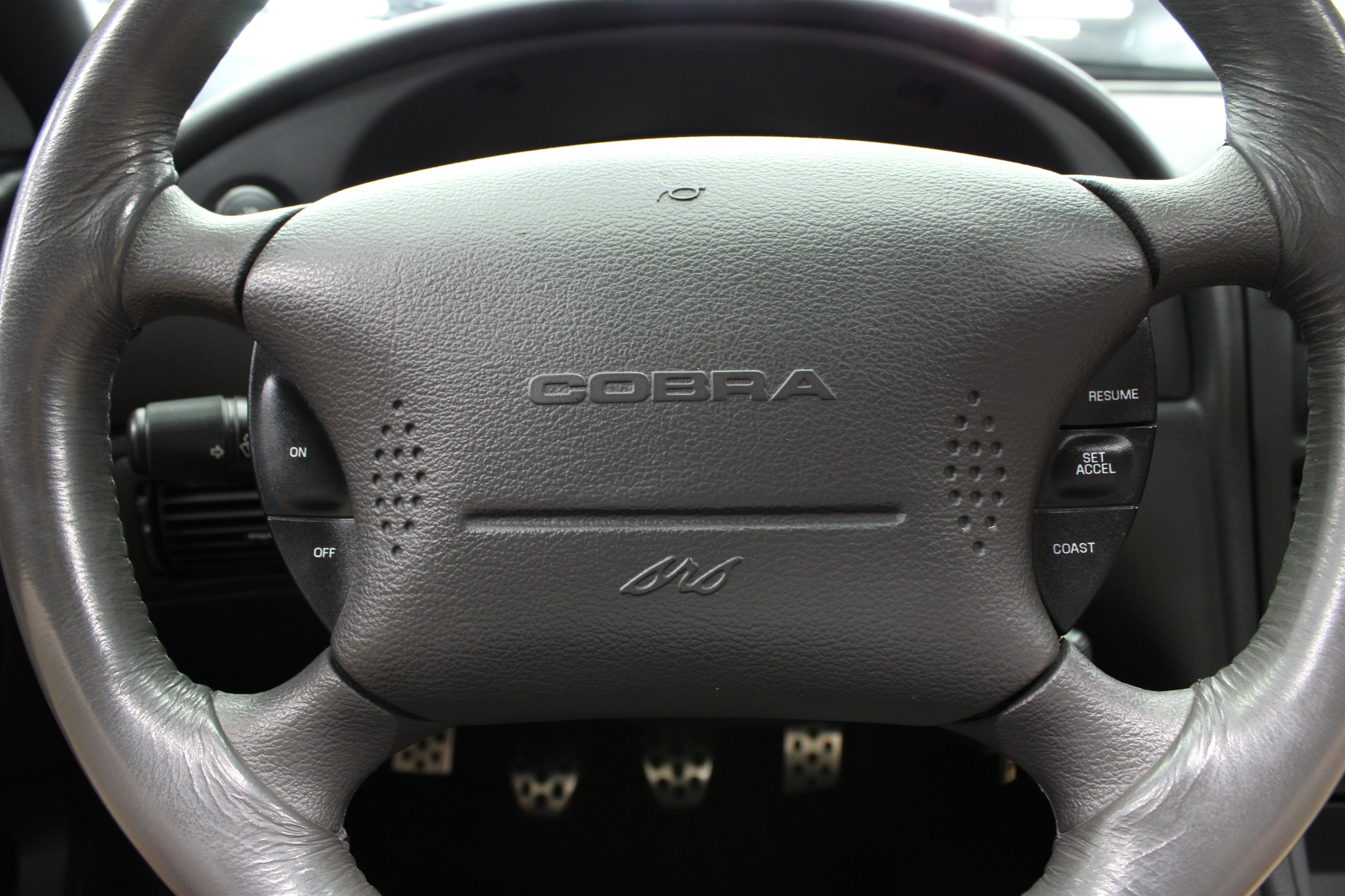 Used 2004 Ford Mustang Cobra RWD image 9