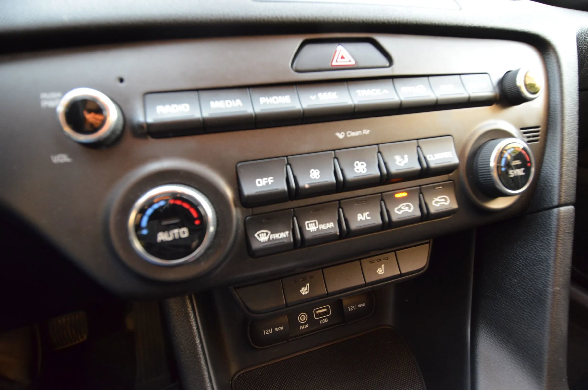 Used 2018 Kia Sportage LX w/ LX Technology Package image 31