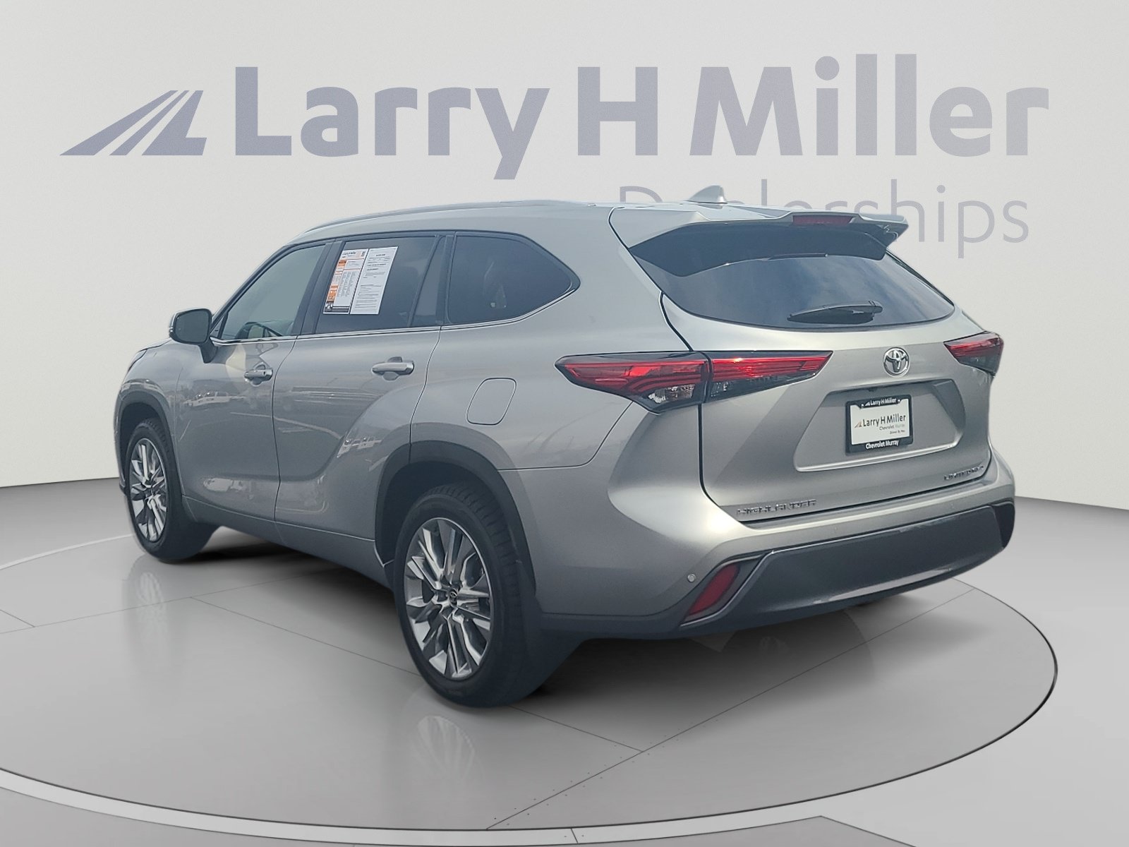 Used 2023 Toyota Highlander Limited AWD/4WD image 3