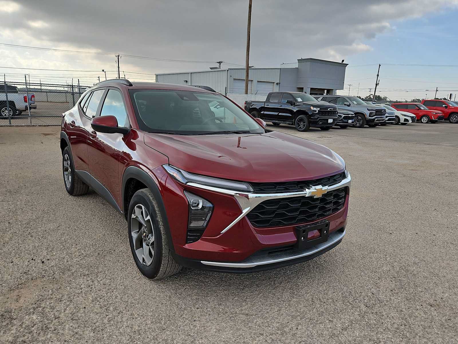 Used 2025 Chevrolet Trax LT w/ LT Convenience Package FWD image 2