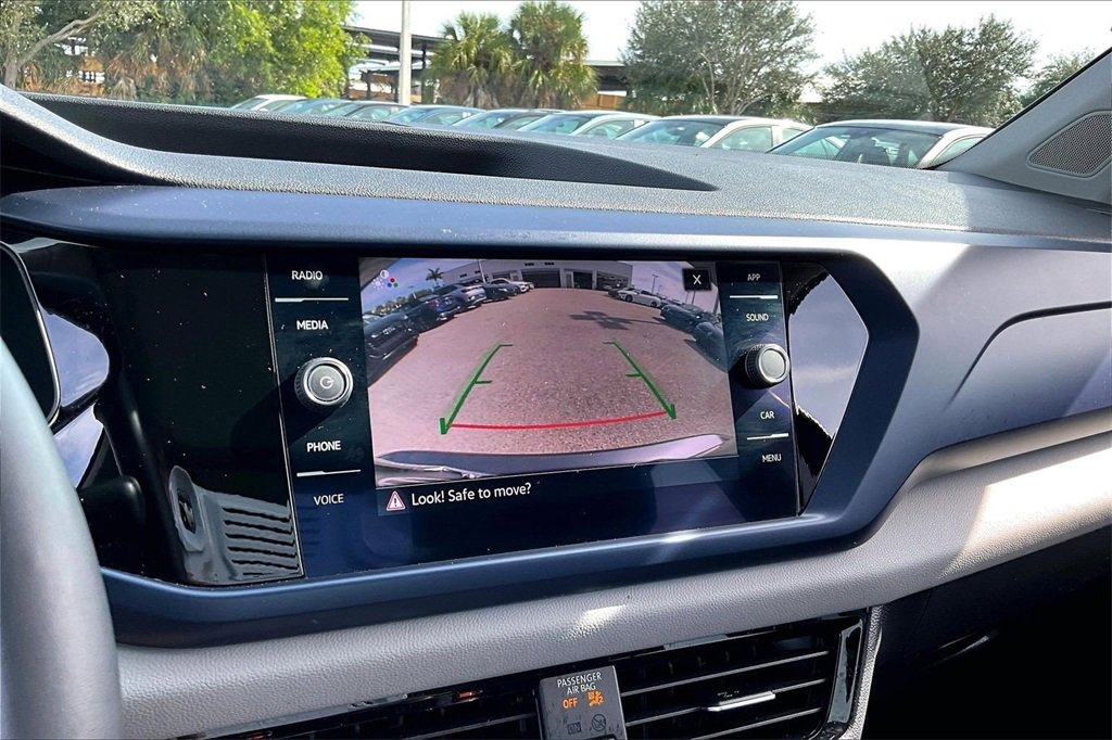 Certified 2022 Volkswagen Taos SE w/ Panoramic Sunroof Package image 27