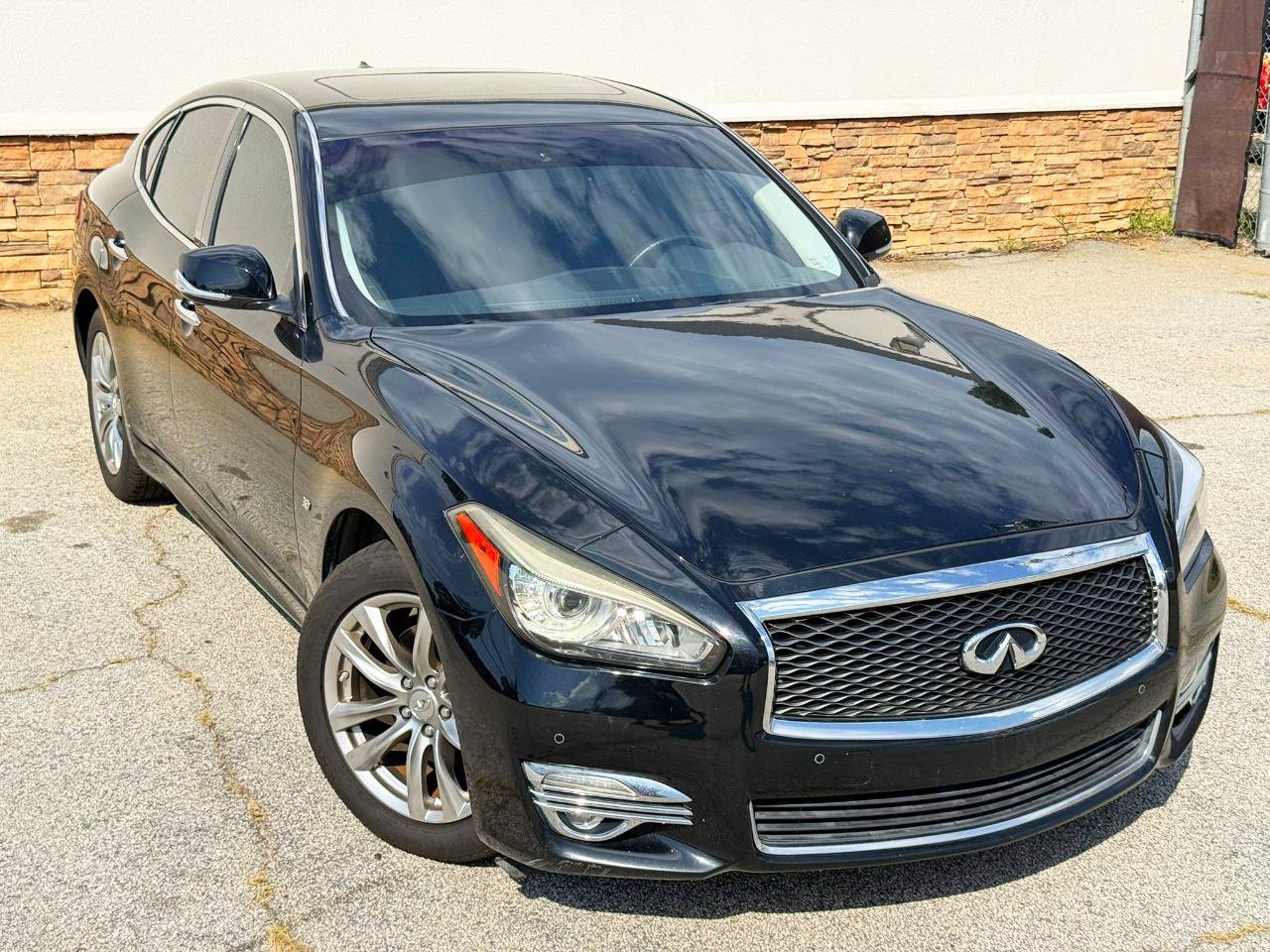 Used 2018 INFINITI Q70 Luxe RWD image 5