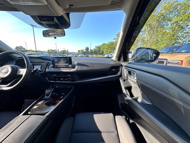 Used 2024 Nissan Rogue SV w/ SV Premium Package FWD image 30