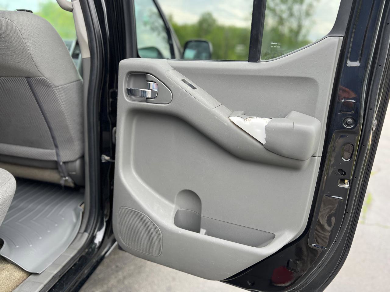 Used 2016 Nissan Frontier SV AWD/4WD image 31