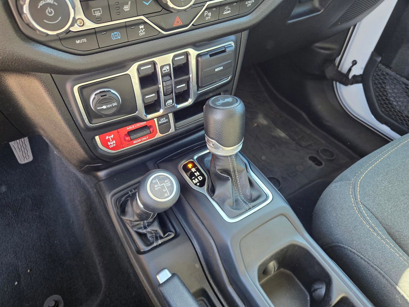 Used 2024 Jeep Wrangler Unlimited image 17