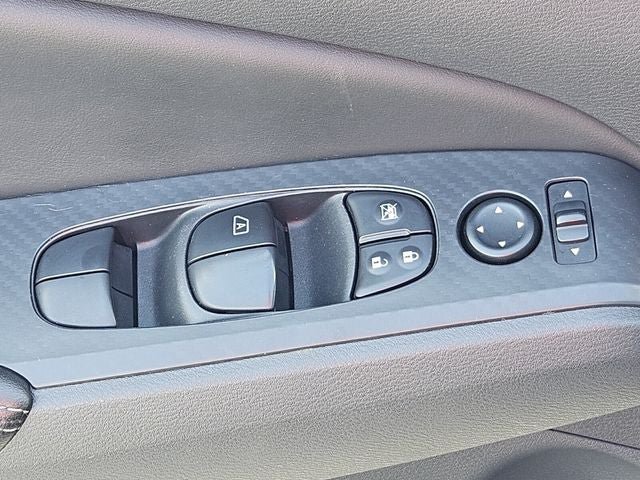 Used 2025 Nissan Altima 2.5 SV FWD image 41