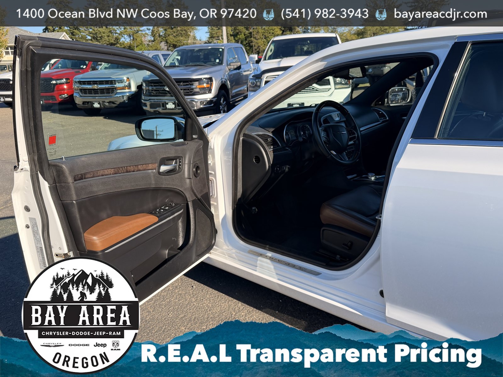 Used 2019 Chrysler 300 Limited w/ Light Group RWD image 11