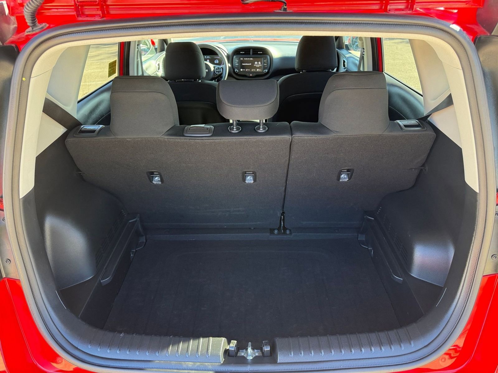 Used 2025 Kia Soul LX w/ LX Technology Package image 31