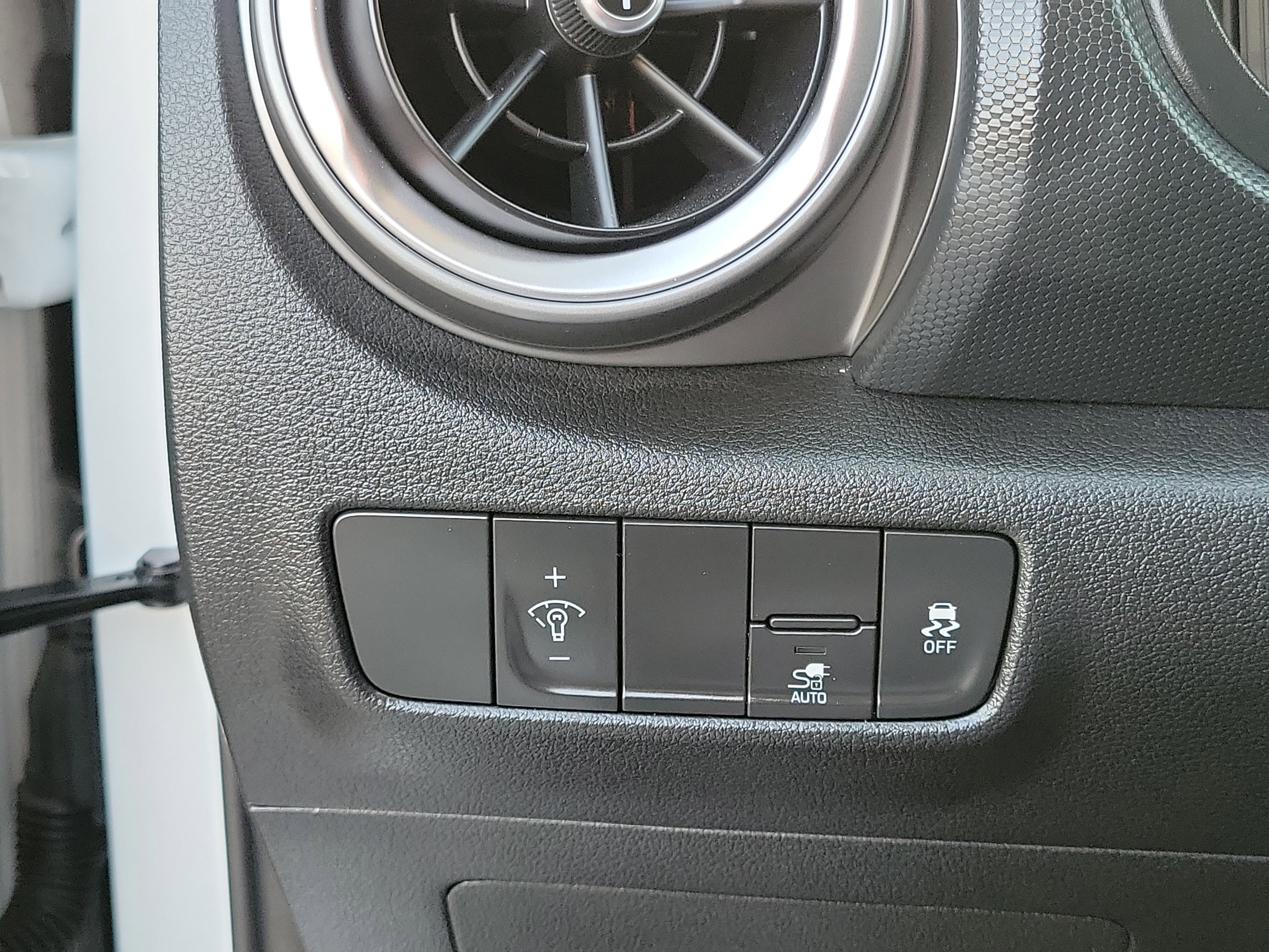 Certified 2023 Hyundai Kona SE image 11