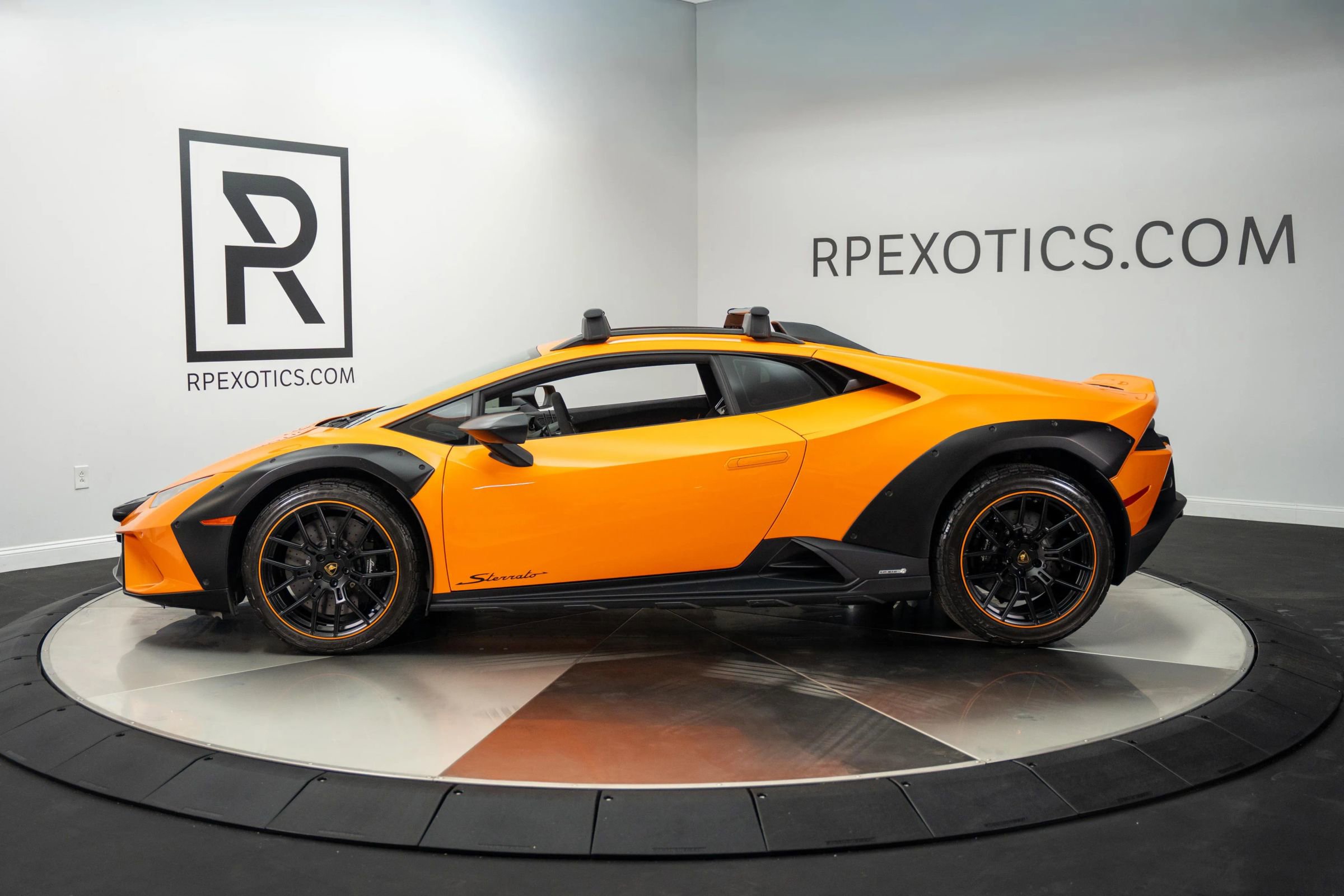 Used 2023 Lamborghini Huracan Sterrato image 7