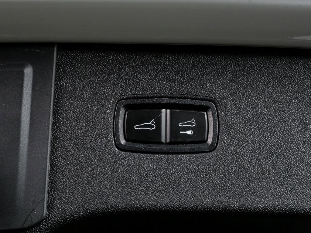 Certified 2024 Porsche Cayenne AWD/4WD image 33