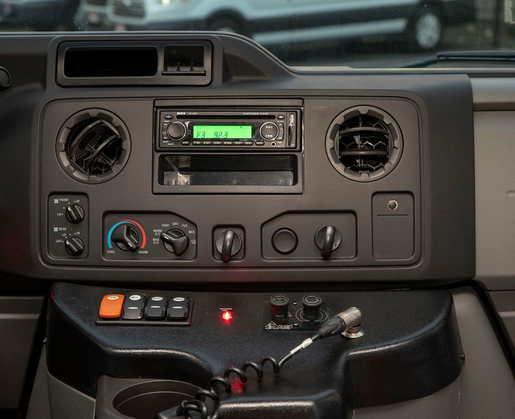 Used 2014 Ford E-350 and Econoline 350 Super Duty RWD image 22