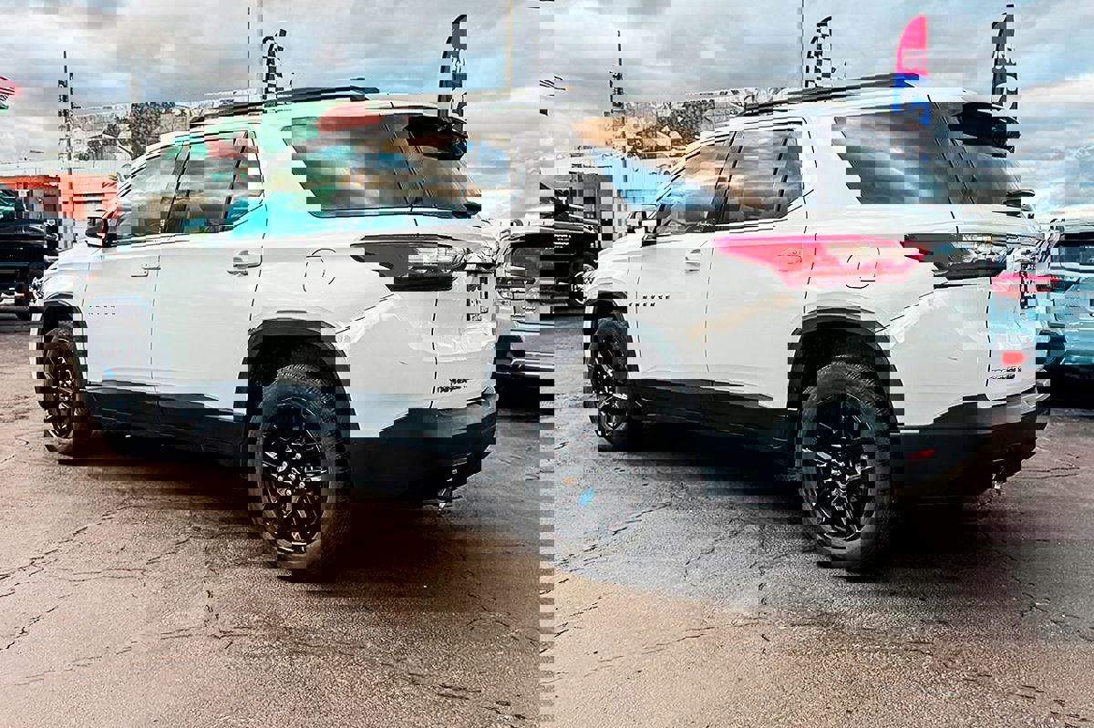 Used 2021 Chevrolet Traverse LS image 5