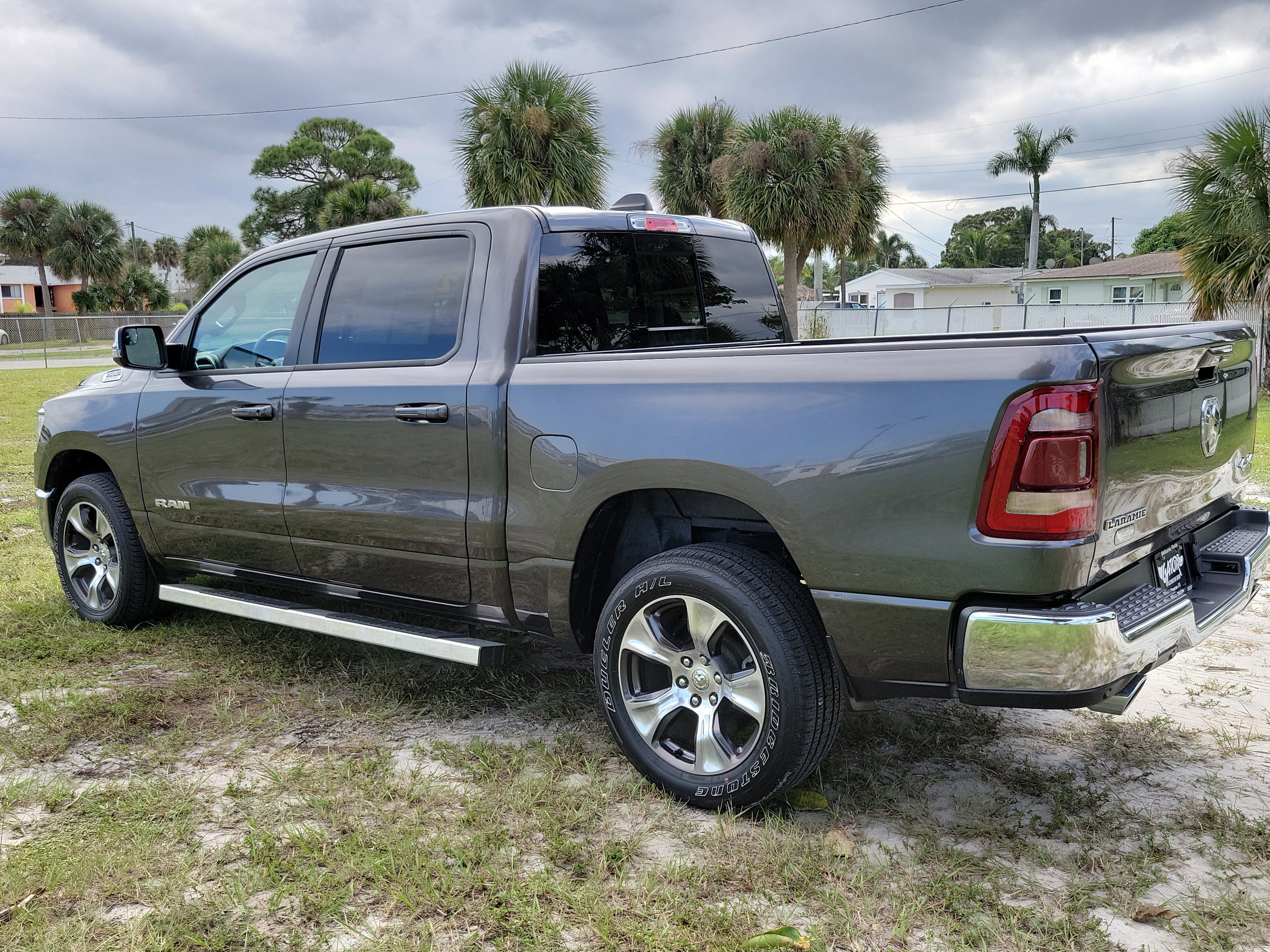 Used 2023 RAM 1500 Laramie AWD/4WD image 3