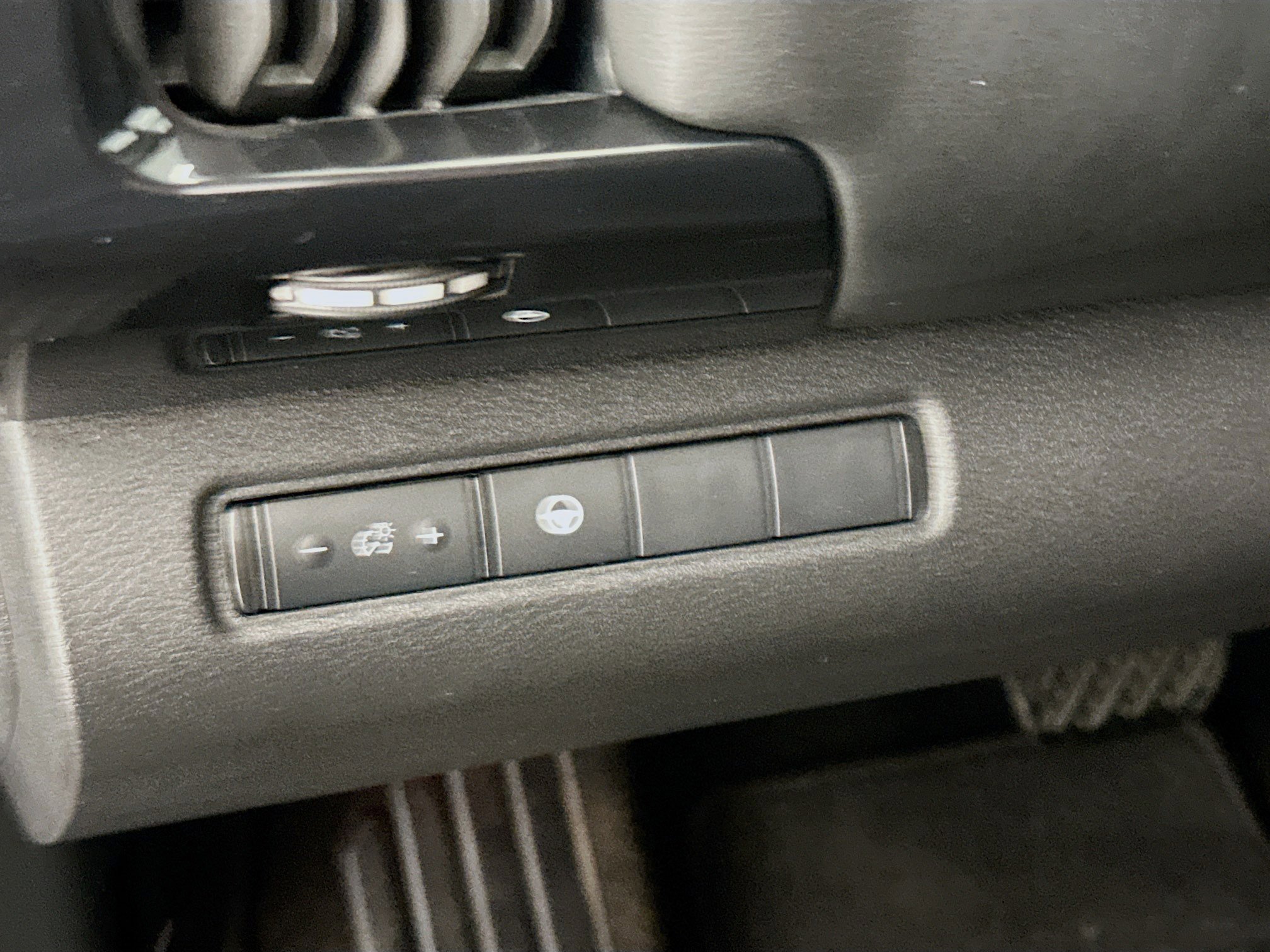 Used 2024 Nissan Pathfinder SV image 17