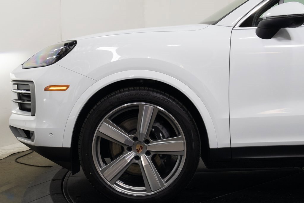 Used 2025 Porsche Cayenne image 21