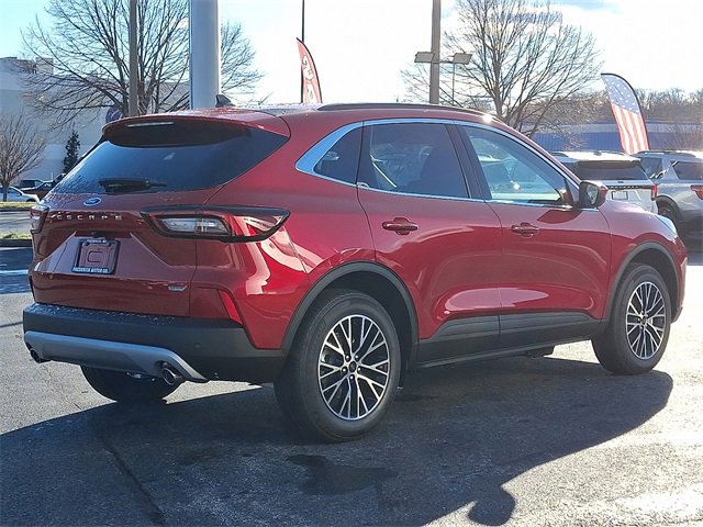 New 2025 Ford Escape SE image 3