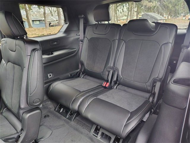 New 2025 Jeep Grand Cherokee L Laredo image 32