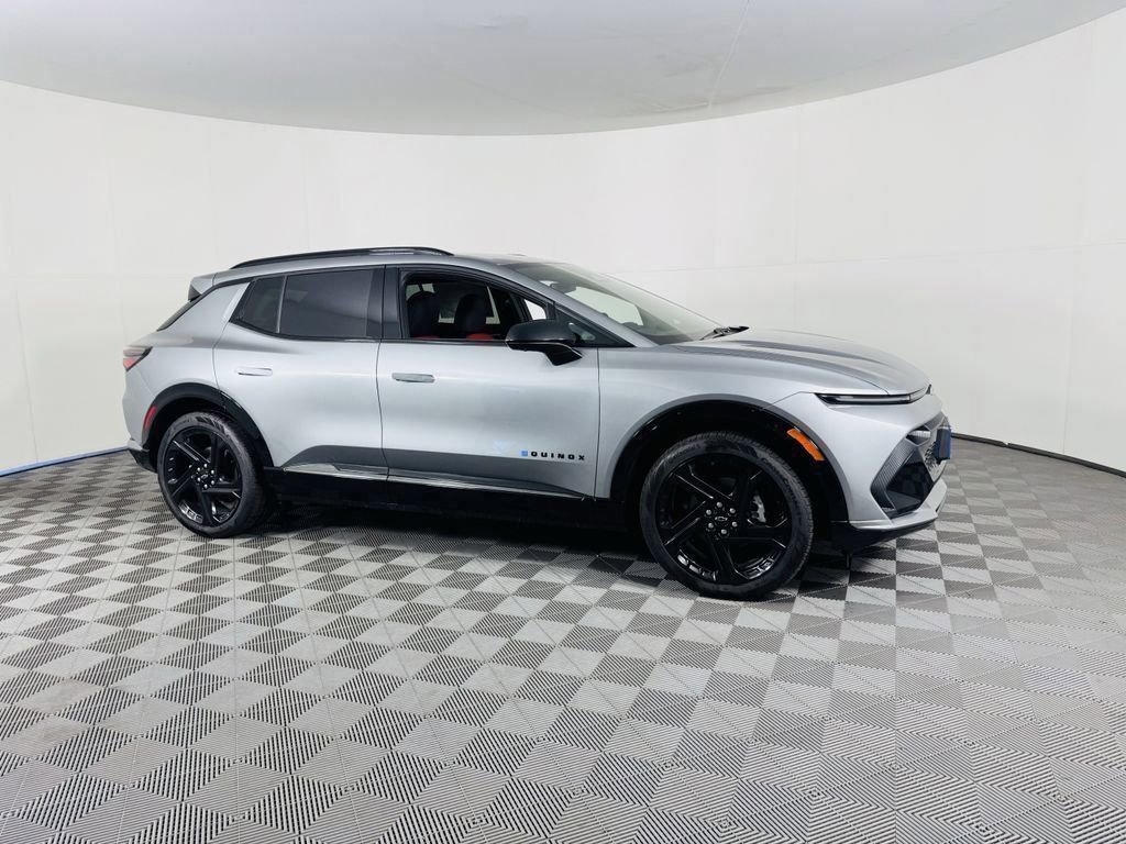 Used 2025 Chevrolet Equinox EV RS image 2