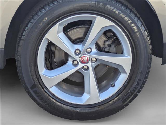 Used 2019 Jaguar F-PACE Premium image 24