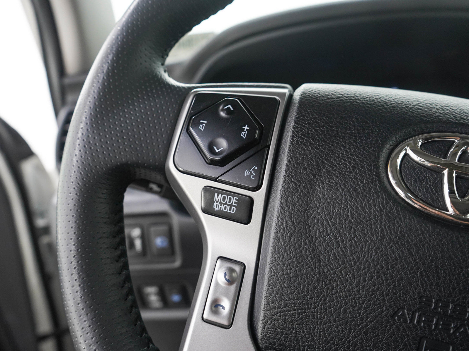 Used 2022 Toyota 4Runner Limited AWD/4WD image 26