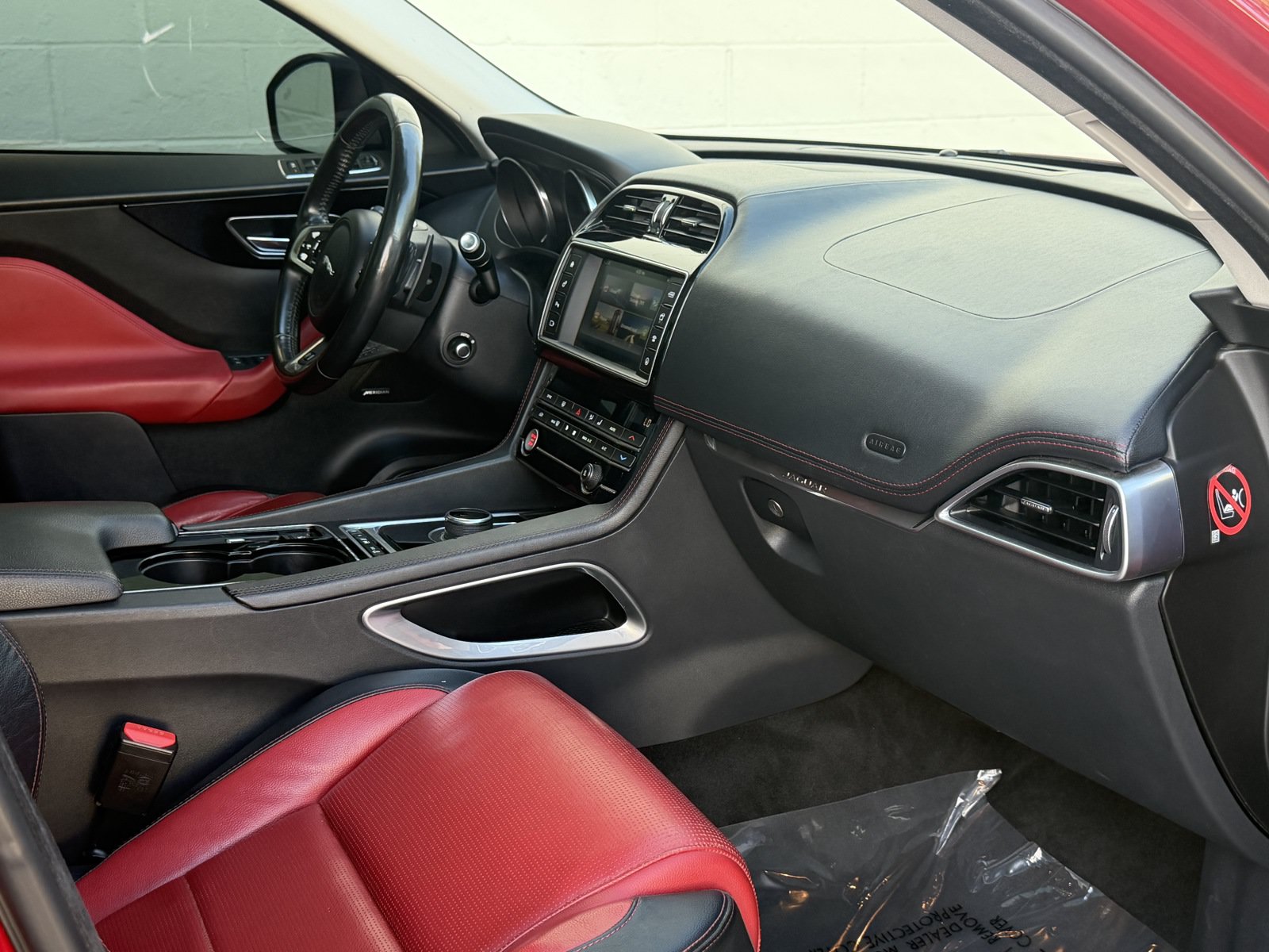 Used 2017 Jaguar F-PACE R-Sport AWD/4WD image 38