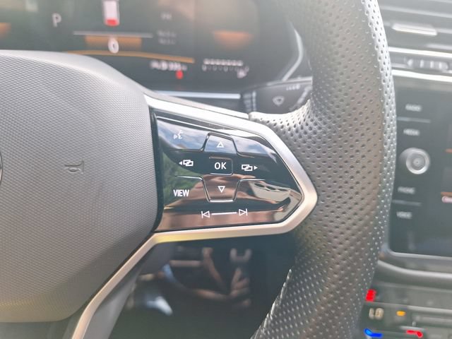 Certified 2023 Volkswagen Tiguan SE R-Line FWD image 19
