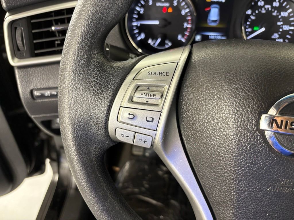 Used 2015 Nissan Rogue S image 19