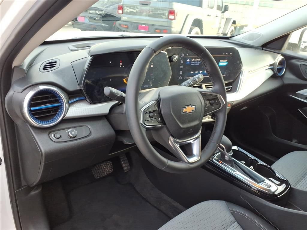 Used 2024 Chevrolet Trax LT w/ Driver Confidence Package FWD image 18