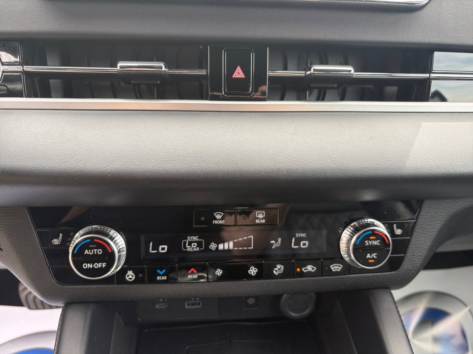 Used 2023 Mitsubishi Outlander SEL AWD/4WD image 22